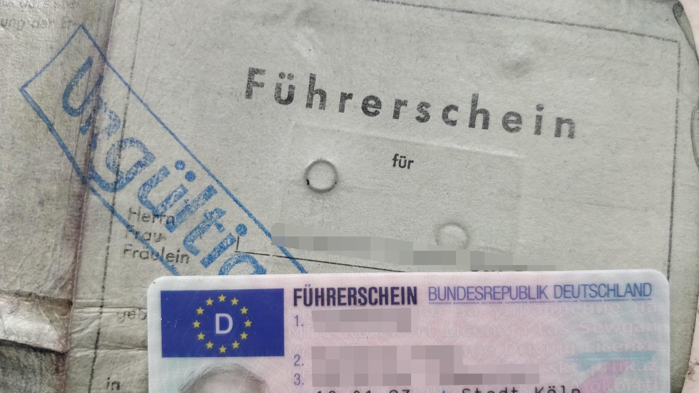 EU driving licence card — the pink-grey credit-card format used across the EU/EEA and recognised in Denmark as-is